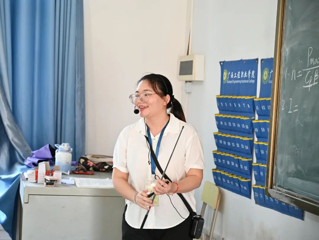 聽(tīng)評(píng)促教強(qiáng)思政 鑄魂育人譜新篇 ——